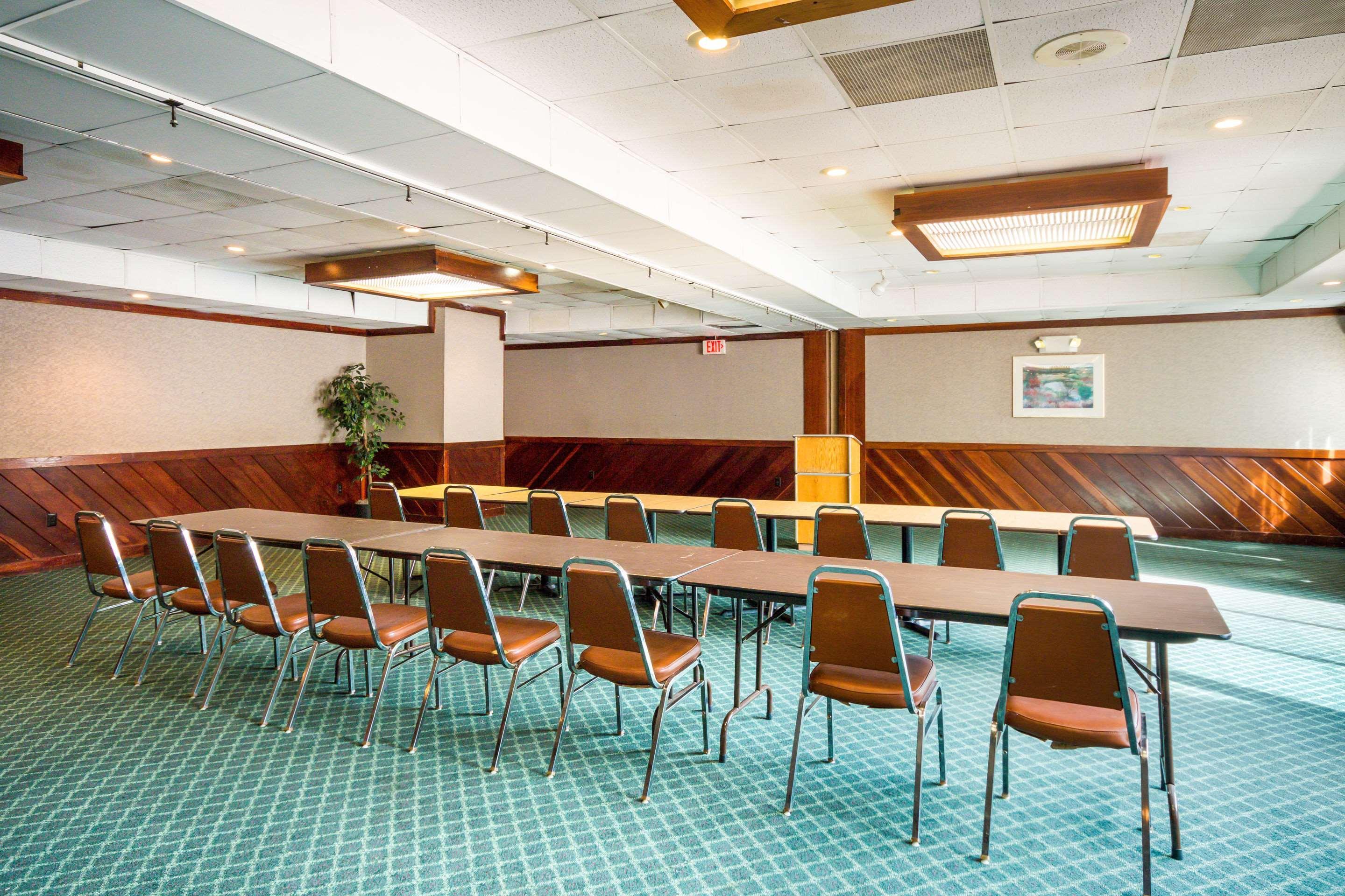 Rodeway Inn And Suites Portsmouth Exterior photo