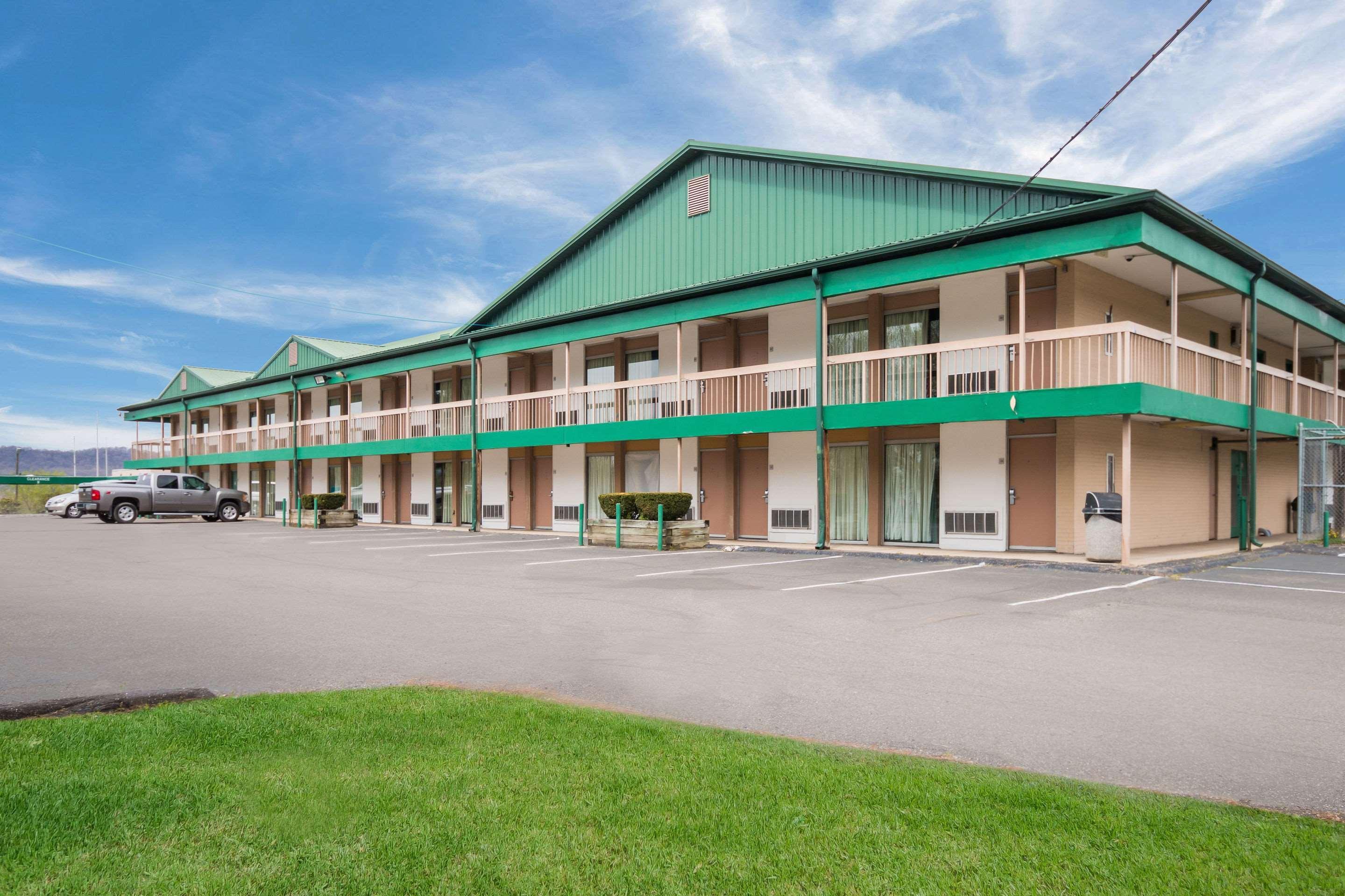 Rodeway Inn And Suites Portsmouth Exterior photo
