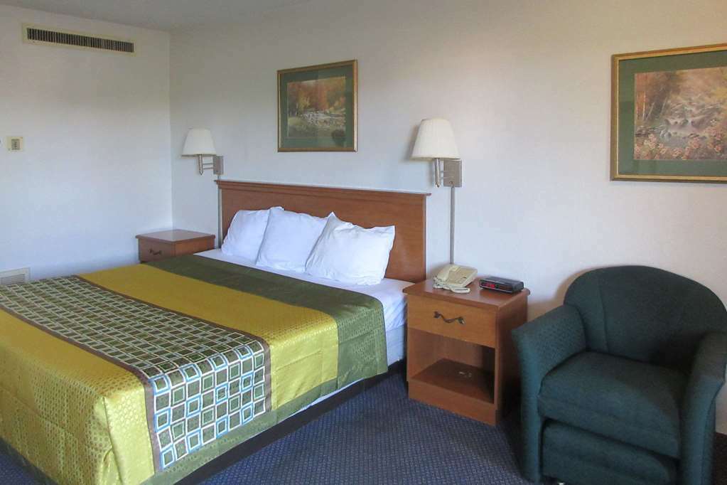 Rodeway Inn And Suites Portsmouth Room photo